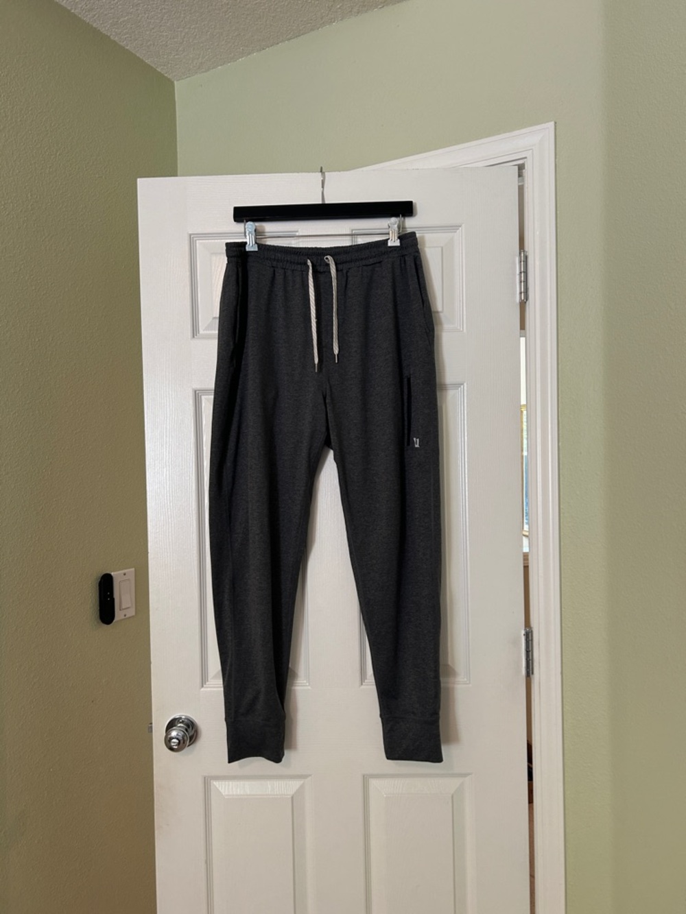 Vuori Sunday Performance Jogger in Charcoal Heather